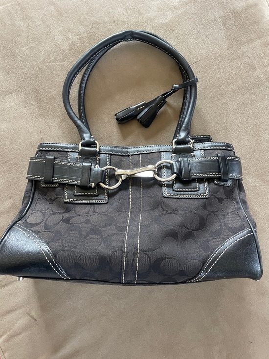Coach Handbags - Vintage Coach Hampton Signature Carryall